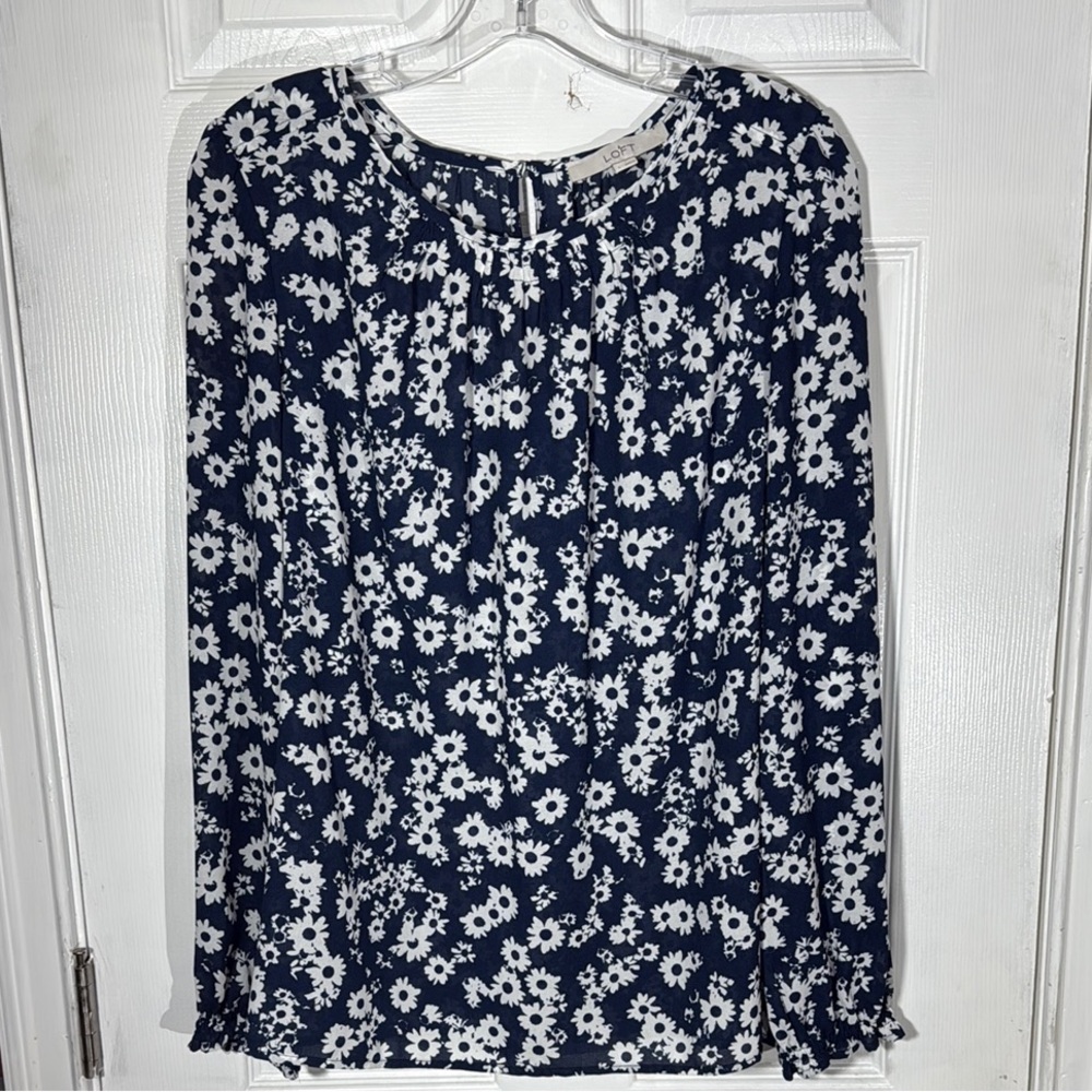 LOFT Floral Navy and White Women's Top Size L Long Sleeve Ruffle Wrist & Neck